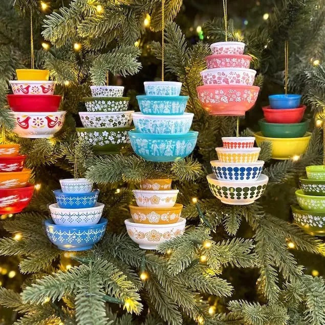 Yeouu | RetroGlow — Make your tree the centerpiece of unforgettable vintage Christmas