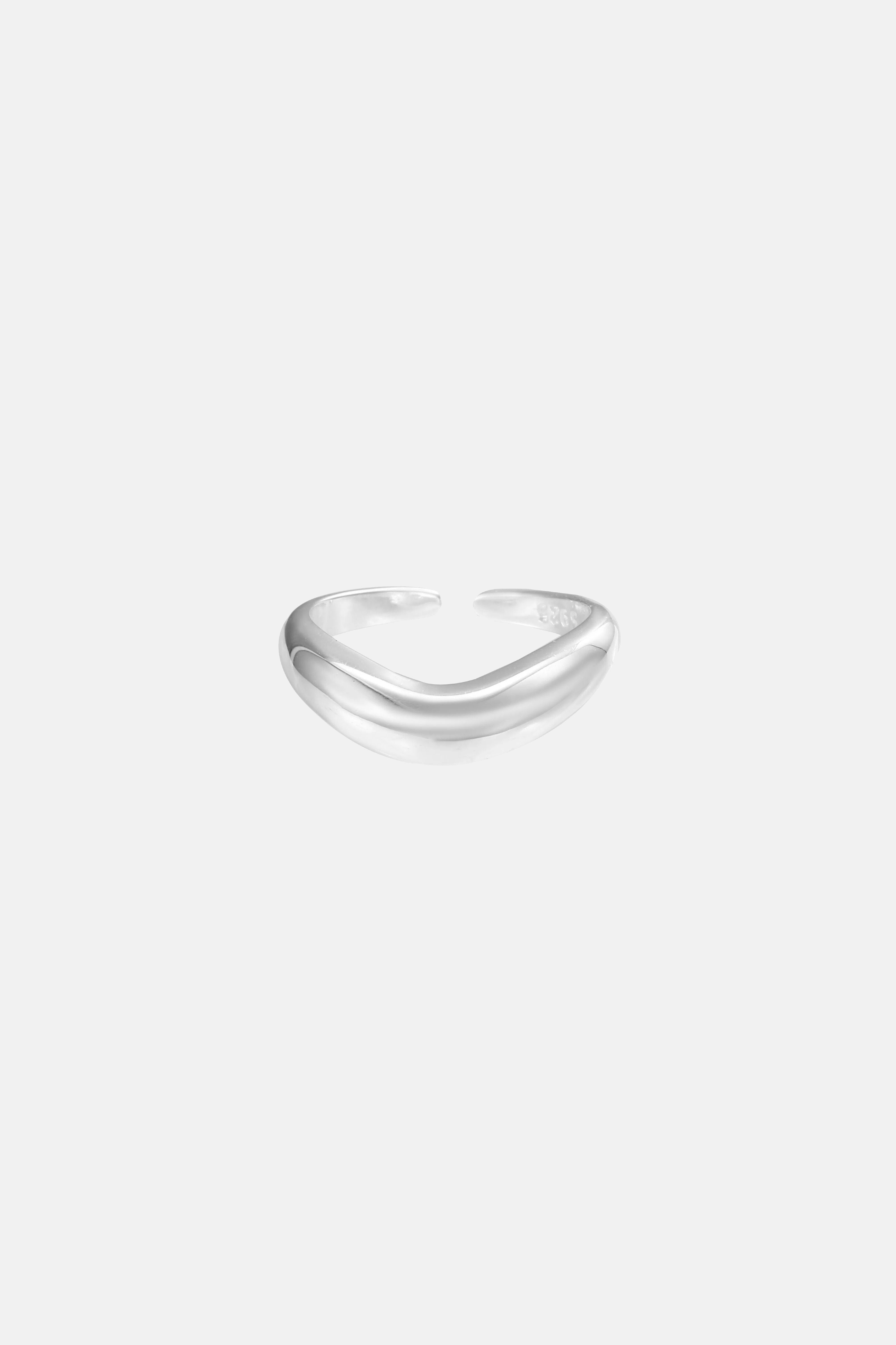 Pulsing Curvy Stacking Ring