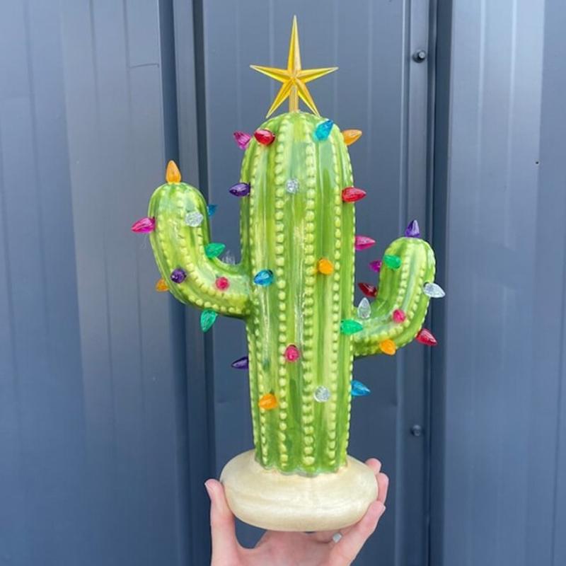 Yeouu | Vintage Christmas Cactus