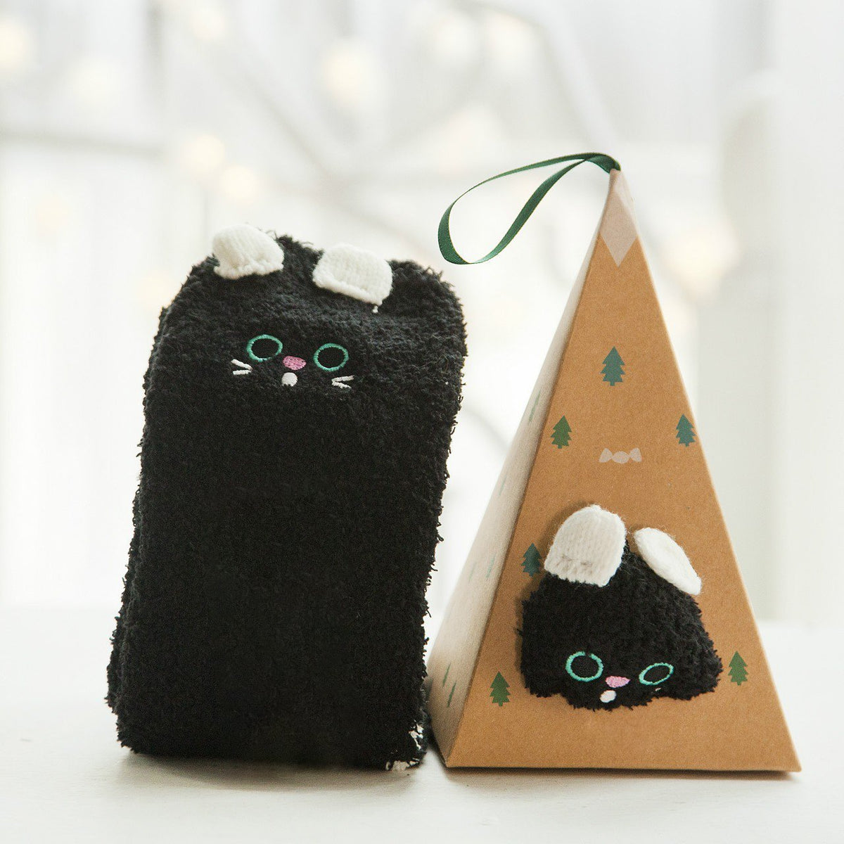 Yeouu | Christmas socks in gift box design | Plush house & cuddle socks | Universal size