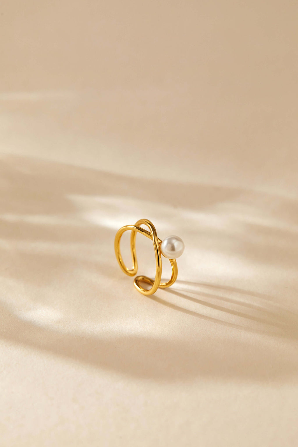 Wavelet Freshwater Pearl Ring