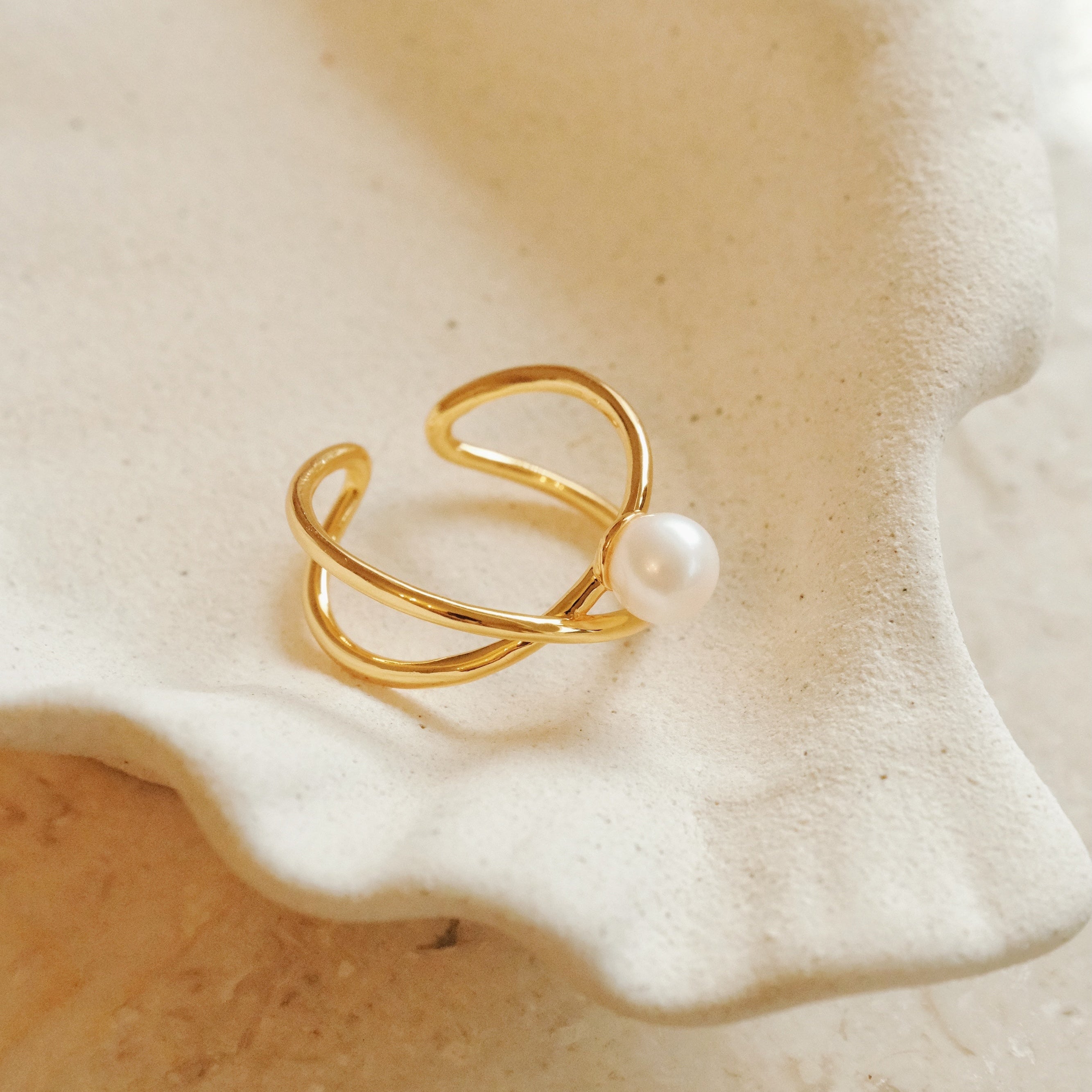 Wavelet Freshwater Pearl Ring