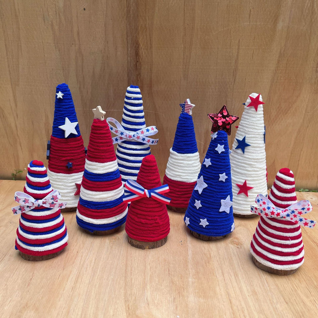 Unisex festive table tree made of knitted fleece with star topper and wooden base Yeouu