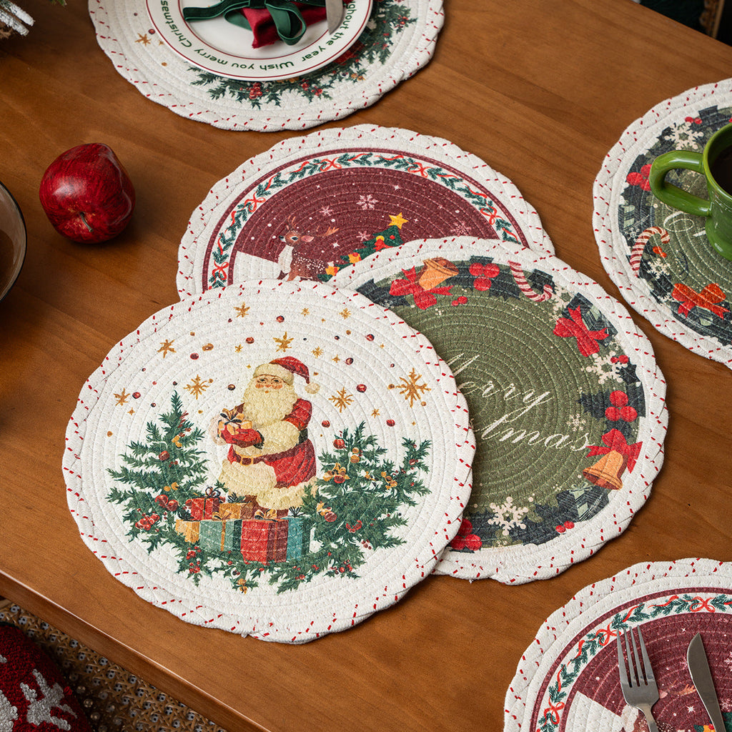 Braided round Christmas tree skirt made of cotton with quilted winter motif Yeouu