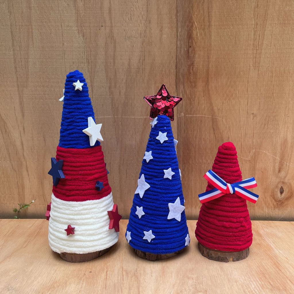 Unisex festive table tree made of knitted fleece with star topper and wooden base Yeouu