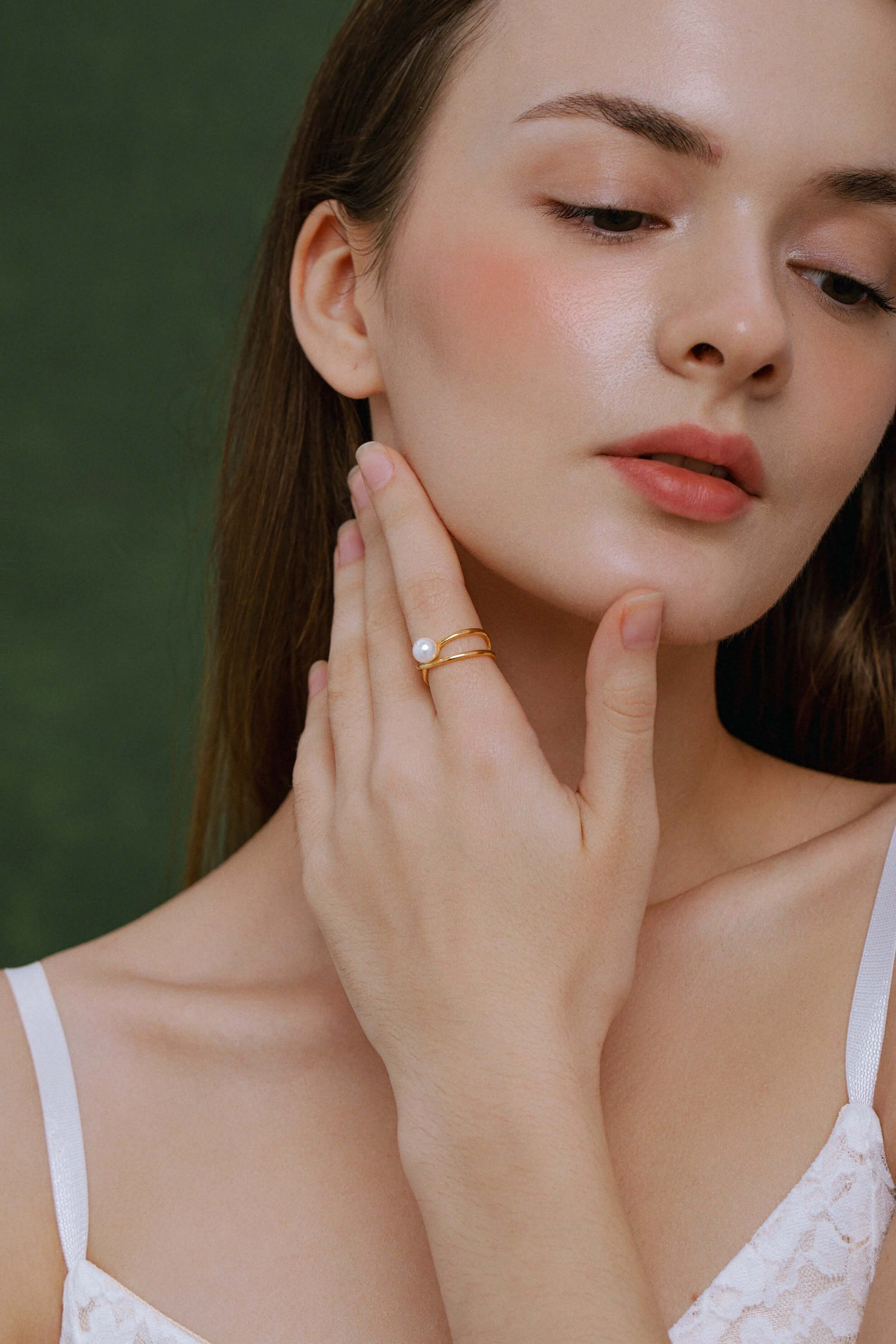 Wavelet Freshwater Pearl Ring