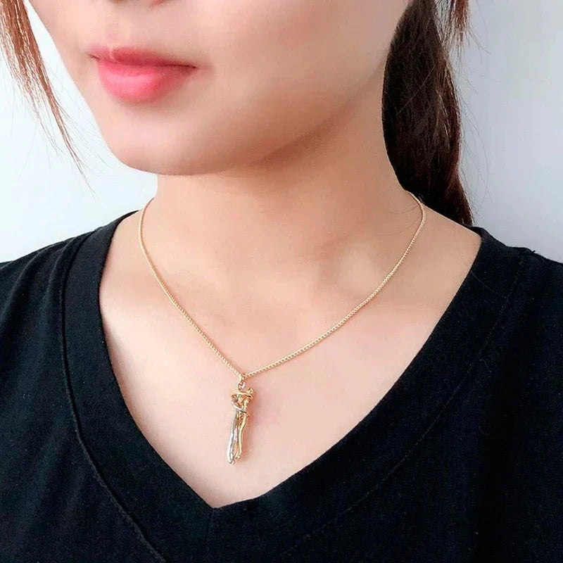 Fashion Hugging Pendant Necklace