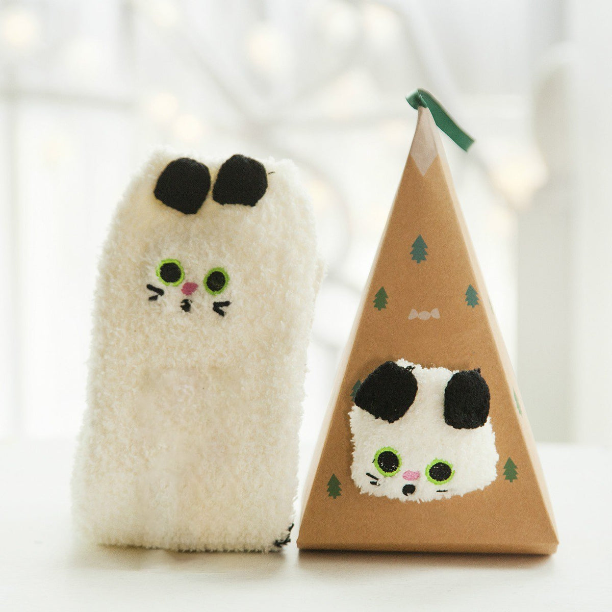 Yeouu | Christmas socks in gift box design | Plush house & cuddle socks | Universal size