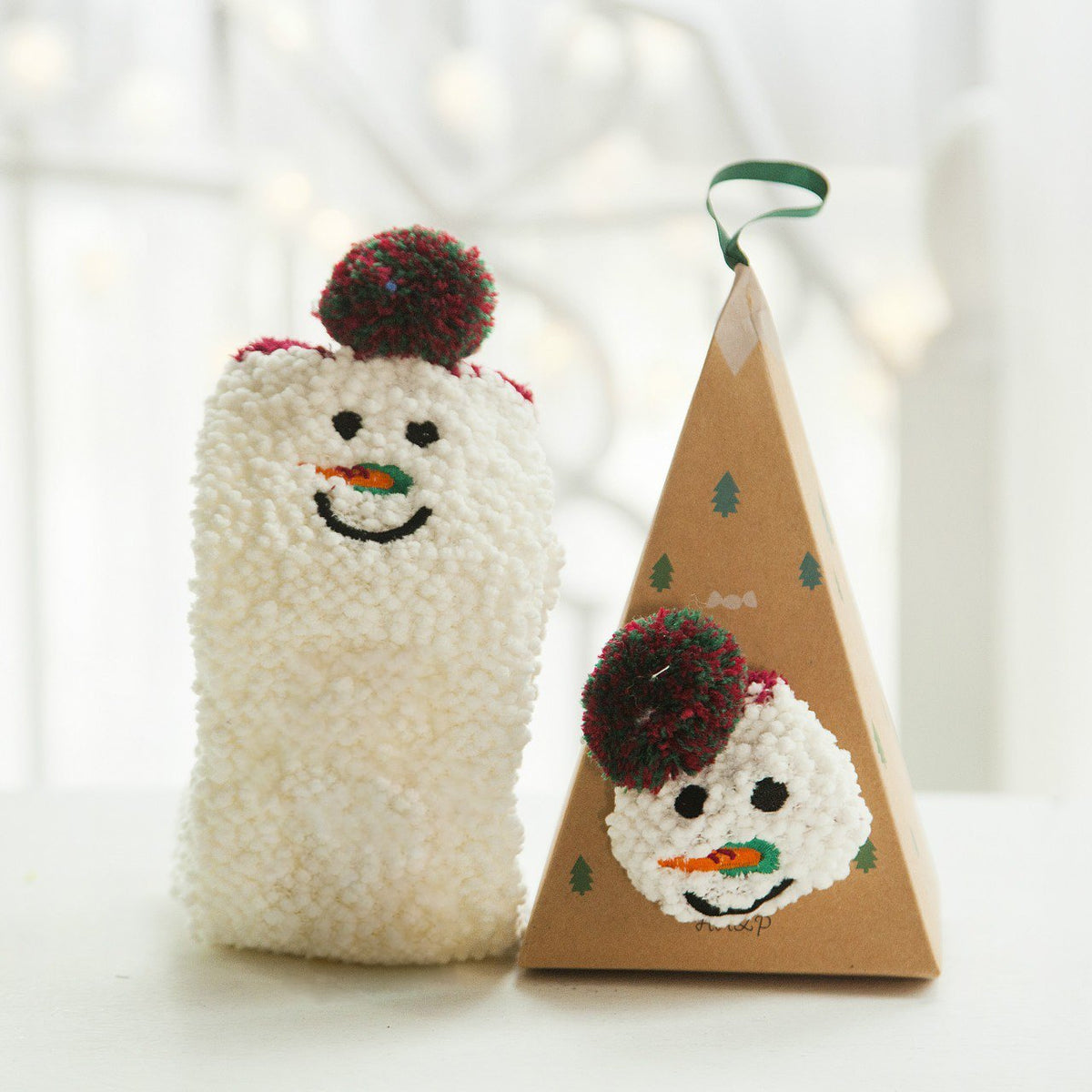 Yeouu | Christmas socks in gift box design | Plush house & cuddle socks | Universal size