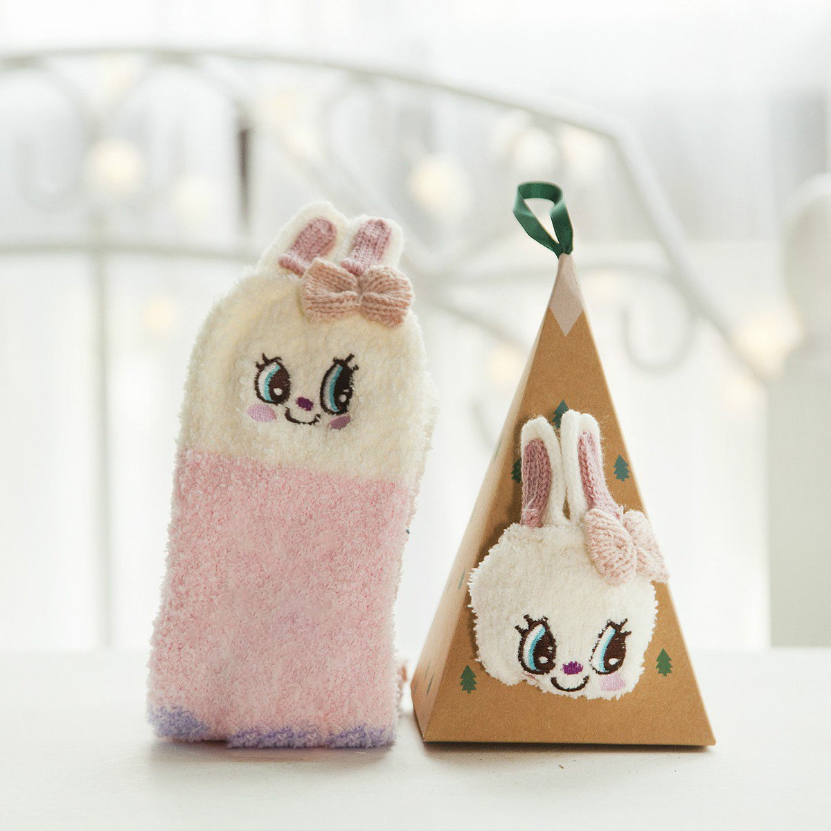 Yeouu | Christmas socks in gift box design | Plush house & cuddle socks | Universal size