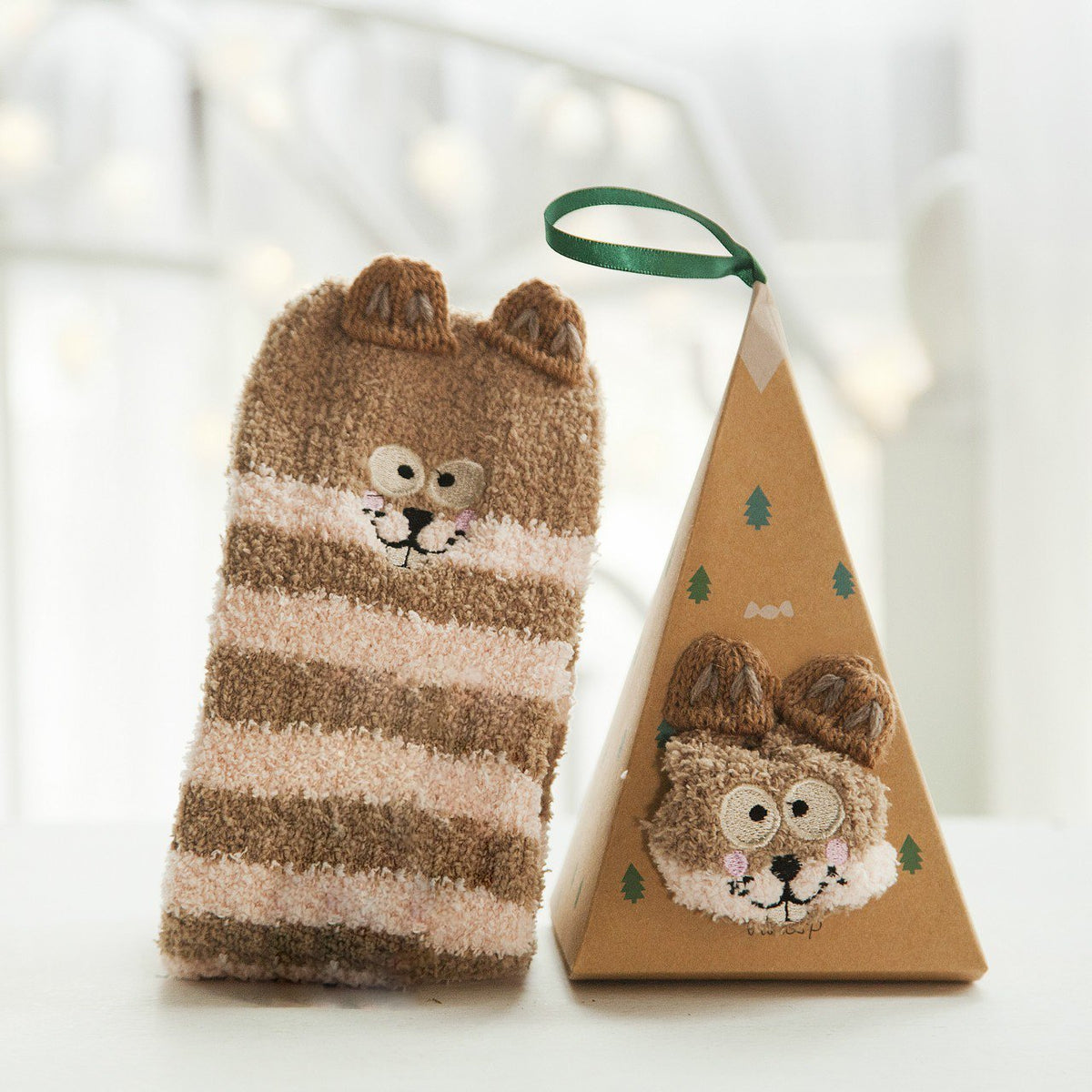 Yeouu | Christmas socks in gift box design | Plush house & cuddle socks | Universal size