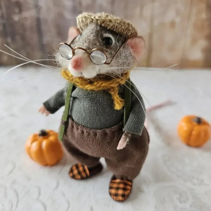 Yeouu | Handmade felt mouse | Christmas decoration & gift idea | Needle felted from wool & fabric | Sustainable