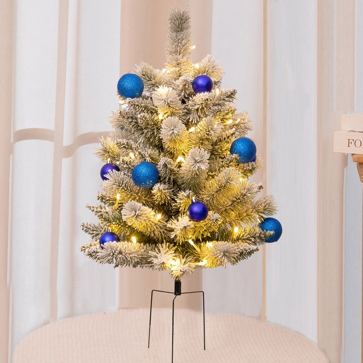 Yeouu | Christmas urn decoration with LED lights | Realistic pine branches & berries | Indoor and outdoor