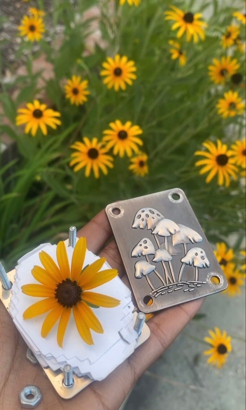 Miroken | Mini Flower Press | Compact Botanical Keepsake Maker | Portable Craft Tool